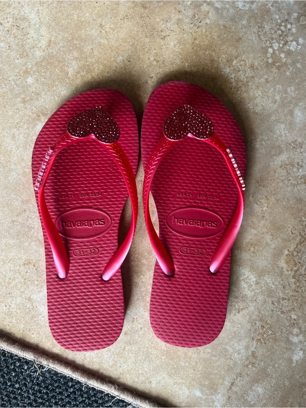 Havaianas bright red